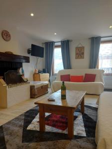 Μια τηλεόραση ή/και κέντρο ψυχαγωγίας στο Veroniques Apartment