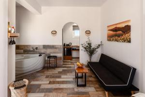 Posezení v ubytování San Constantino Boutique Villa + 37 fotografií
