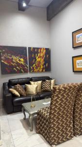 a living room with a couch and a table at Gran Hotel Cantera La plaza in Nuevo Laredo