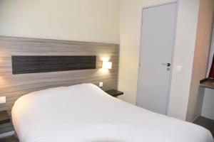 Postel nebo postele na pokoji v ubytování Hotel du Triangle