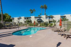Πισίνα στο ή κοντά στο Modern Townhouse-Walk 2 OldTown-4 Heated Pools