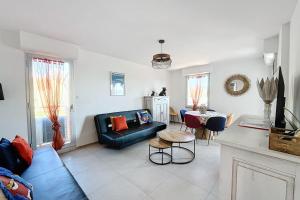 Χώρος καθιστικού στο Pretty cocoon with harbour view