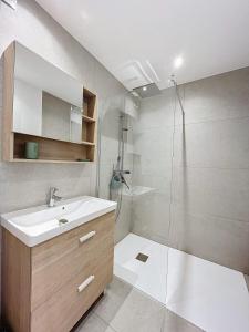 Ένα μπάνιο στο Pretty cocoon with harbour view +8 φωτογραφίες