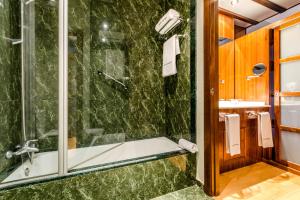 Koupelna v ubytování Hotel Doña Brígida – Salamanca Forum