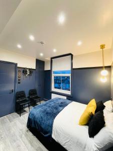 a bedroom with a large bed and a window at Luxury Room, Central London, Ideal for Tourists in London