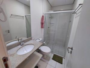 a bathroom with a toilet and a sink and a shower at Book Santos - Unlimited 1709 - Apartamento Vista Mar in Santos