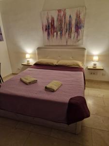 a bedroom with a bed with two towels on it at Vila Lavanda in Playa de las Americas