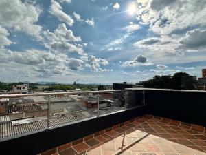a balcony with a view of a cloudy sky at Loft Belmont Suites 202 in Pereira