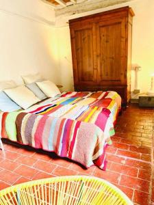 En eller flere senge i et værelse på appartamento antica dimora del'600 centro storico