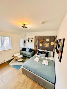 Postel nebo postele na pokoji v ubytování R3 - Newly Renovated Private Self Contained Room in Selly Oak Birmingham with bathroom shared between two rooms