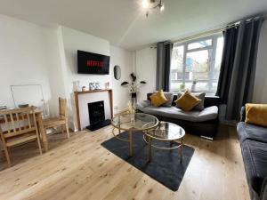 a living room with a couch and a table at Golden Stay flat next to Camden Town in London