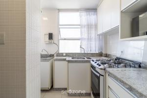 Кухня или мини-кухня в Apto aconchegante, centro de Florianópolis EDC402
