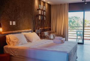 a bedroom with a bed with two towels on it at Condomínio Gamboa Patacho a 190 da praia na Rota dos Milagres in Pôrto de Pedras +39 photos