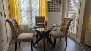 ローリーにあるCoZy One Bedroom Apartment Exquisiteのギャラリーの写真