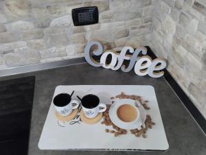 a table with two cups of coffee and a sign at La Casa dei Ricordi in Campagnano di Roma