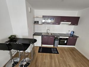 O bucătărie sau chicinetă la Appartement Cosy proche Paris