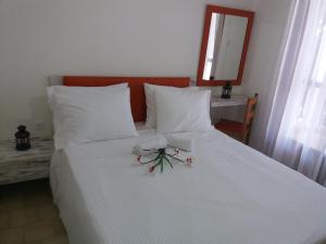 En eller flere senge i et værelse på Platanos Apartment NEW