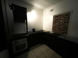 SureCase - 2 Bedroom, 1 Bathroom & Full kitchen