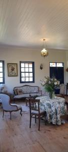 a living room with a table and a couch at Quinta dos Faisões in Santo Antônio do Pinhal