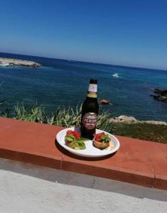 Nápoje v ubytování LA TERRAZZA SUL MARE monolocale con terrazza vicino aereoporto&mare SICILIAN VINTAGE STYLE BEACH HOUSE