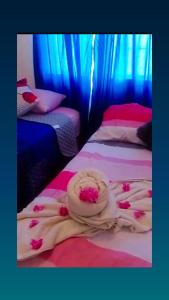 a room with two beds with pink flowers on them at Casa para 8 personas in Zihuatanejo