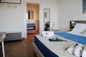 Postel nebo postele na pokoji v ubytování Le Nereidi Green Resort Elisa