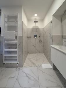 Koupelna v ubytování Belvedere 237B Lakeview Luxury Apartment