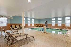 a swimming pool with lounge chairs and a pool table at Best Western Liverpool-Syracuse Inn & Suites in Liverpool