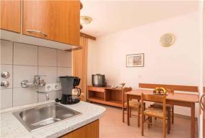 Virtuvė arba virtuvėlė apgyvendinimo įstaigoje Apartments in Umag - Istrien 47115