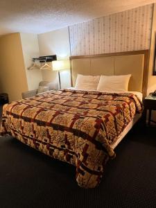 Postel nebo postele na pokoji v ubytování Columbus Motor Inn + 35 fotografií