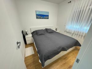 a white bedroom with a bed and a window at 7 Kings Crib in Nin