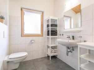 Koupelna v ubytování Hoog Hout + 30 fotografií