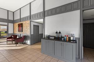a lobby with a bar with a table and chairs at Red Roof Inn Nacogdoches in Nacogdoches