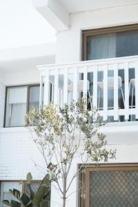 The Villa's Mooloolaba的阳台或露台