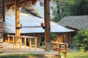 Κήπος έξω από το The #Happylife Experience Deluxe Bungalow!