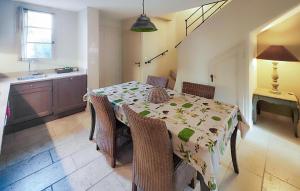 Χώρος καθιστικού στο Nice Home In Saint-Laurent-De-La-Cabrerisse