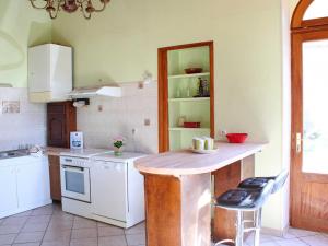 Nhà bếp/bếp nhỏ tại Gîte Trézelles, 3 pièces, 4 personnes - FR-1-489-281