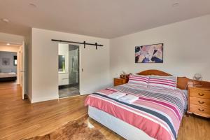 a bedroom with a large bed in a room at The Gorge Townhouse, stunning home & location! in Royal Park