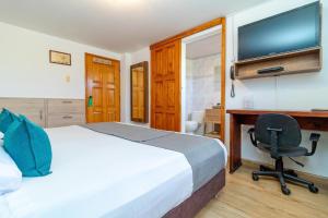 TV a/nebo společenská místnost v ubytování Hotel Gran Boutique Sabana
