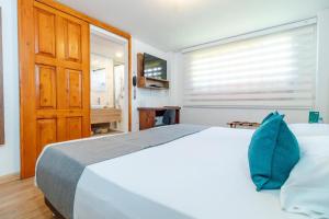 Postel nebo postele na pokoji v ubytování Hotel Gran Boutique Sabana