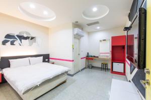 Postel nebo postele na pokoji v ubytování 柜富賓王旅店-台北館 Giant Rich King Plaza Hotel