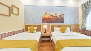 Postel nebo postele na pokoji v ubytování Sao Vang Hotel