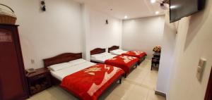 Postel nebo postele na pokoji v ubytování Tâm Dung Hotel Đà Lạt
