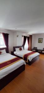 Postel nebo postele na pokoji v ubytování Tâm Dung Hotel Đà Lạt