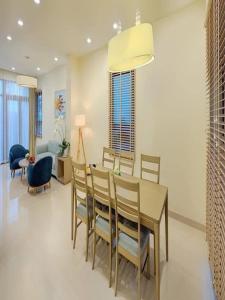 Et opholdsområde på Chuỗi Villa lotus 5 Ngủ Gần biển + 9 billeder