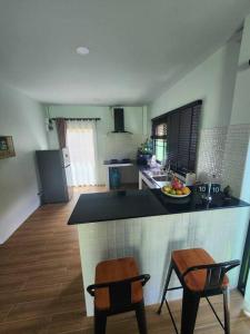 Η κουζίνα ή μικρή κουζίνα στο LantAmor Villas and Bungalows +4 φωτογραφίες