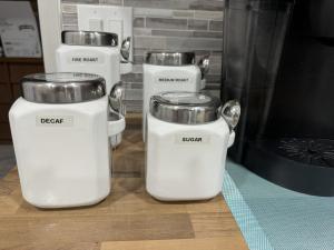 Billede fra billedgalleriet på Modern Queen Room Near EWR i Elizabeth