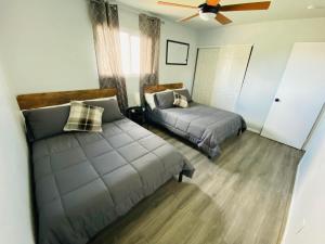 En eller flere senge i et værelse på Munoz Home