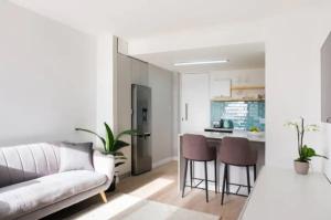 Zona d'estar a 1-Bed Apartment with Ocean Views