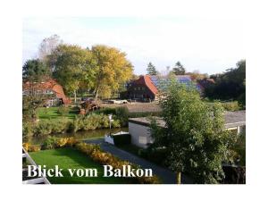- une vue aérienne sur un jardin avec une rivière dans l'établissement "Schnepfenweg" 39 Merchant, à Horumersiel